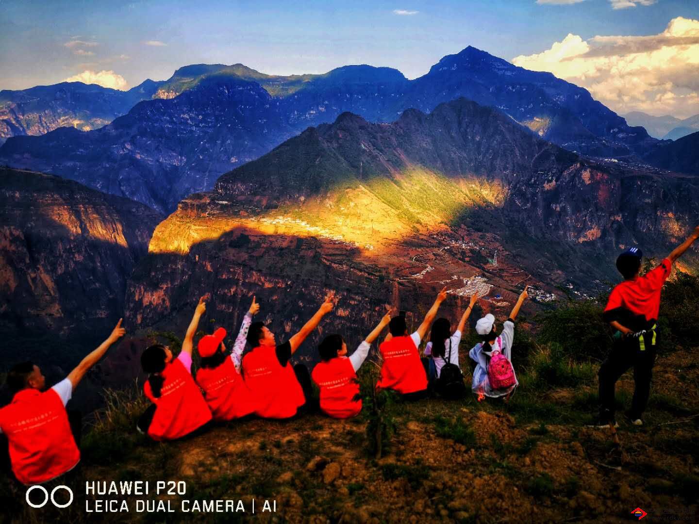 今日達(dá)航空快遞愛心助學(xué)